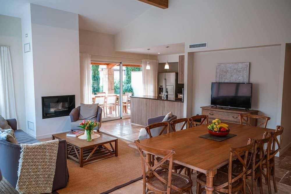 Foto 8 von 28: Neue Luxus-3-Bett-Villa mit privatem Pool auf Chateau Immobilien