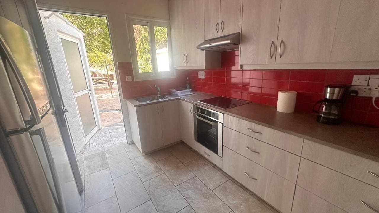 Foto 4 von 13: Two-Bedroom Apartment with Balcony and Terrace