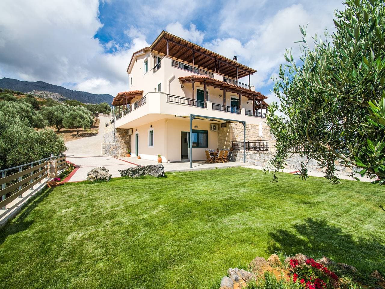 Haus am Strand von Souda mit Pool 1