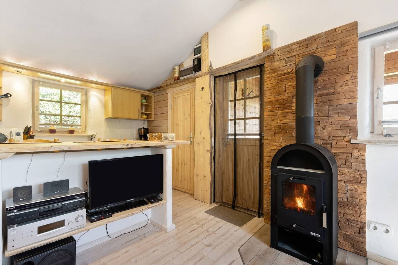 Foto 8 von 30: Ferienhaus 'Blockhütte' mit privater Terrasse und privatem Garten