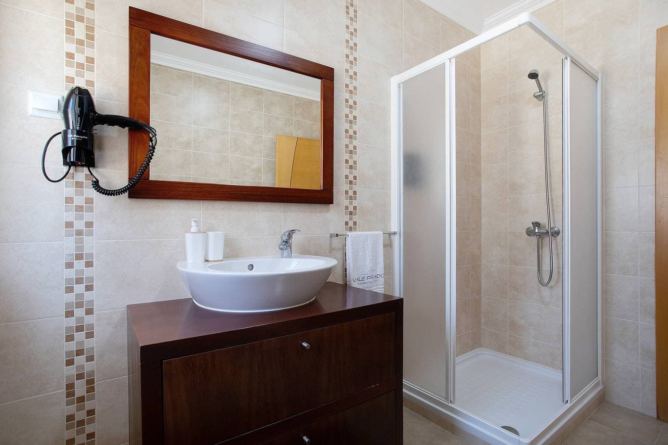 Foto 13 von 28: Villa 'Flor' mit beheiztem Pool, Whirlpool, Wi-Fi und Klimaanlage