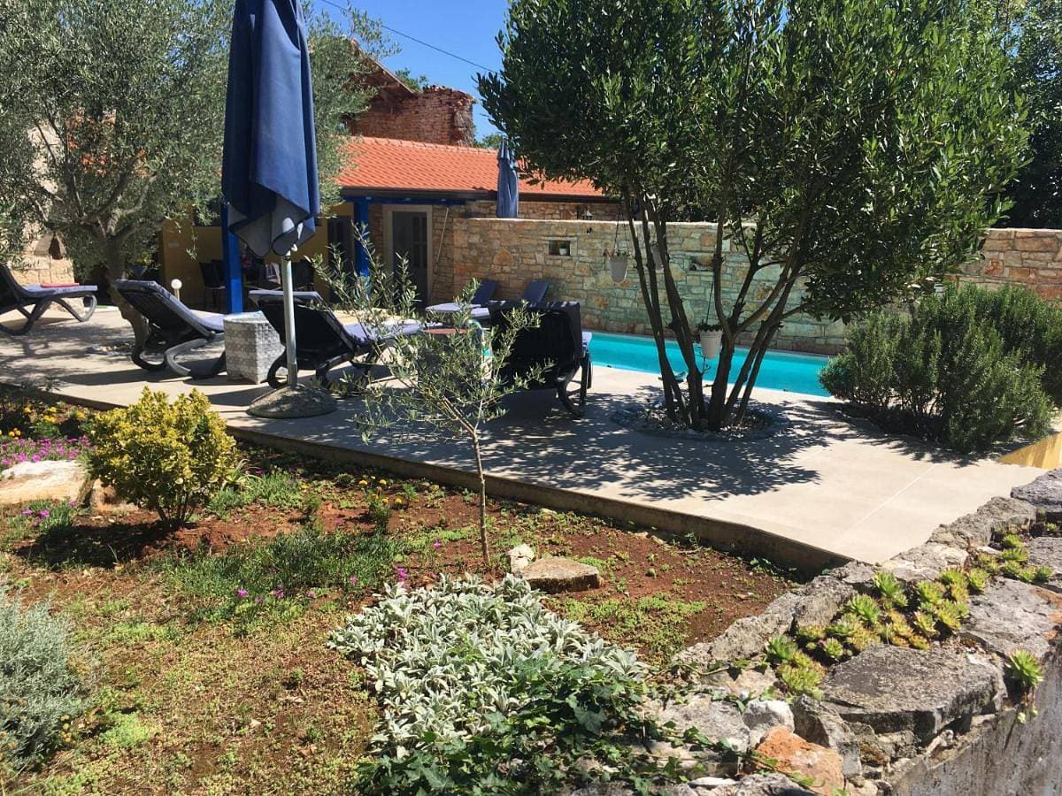 House 1Holiday Home Ava1 with pool & House 2 Holiday Home Ava2 with whirlpool 1