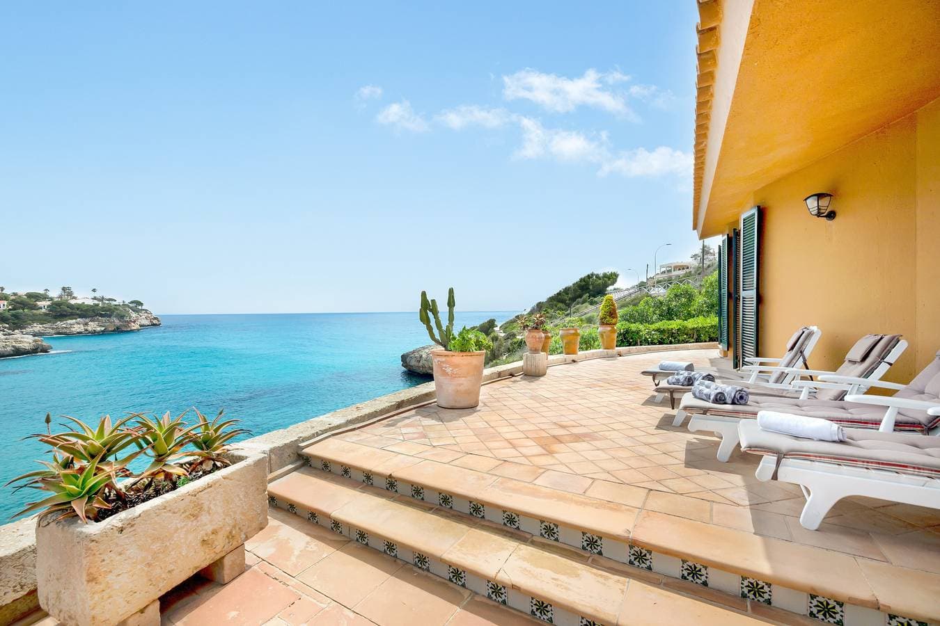 Foto 9 von 27: Villa Es Mirador mit Meerblick, WLAN, Klimaanlage, Terrasse und Garten; Parkplatz vorhanden