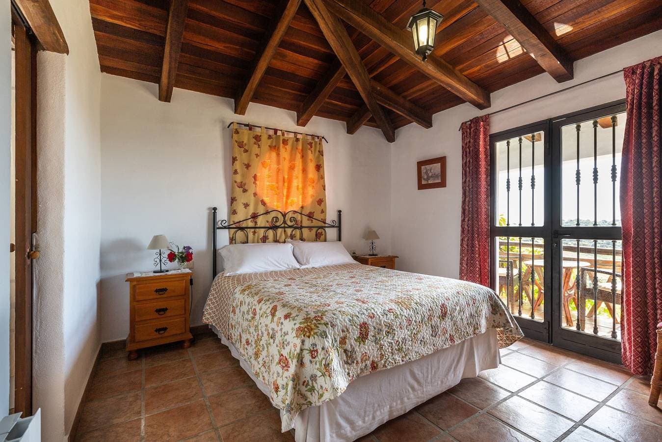 Foto 13 von 32: Ferienhaus „Los Algarrobos Gaucin“ mit Bergblick, Pool, Balkon & Terrasse