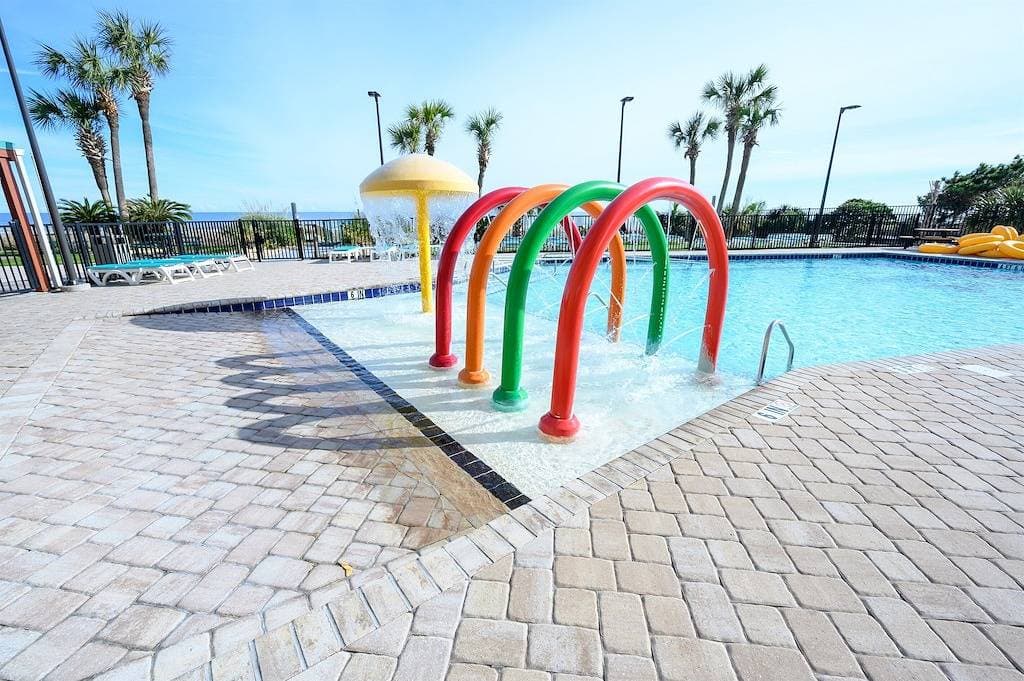Foto 6 von 50: Heated Indoor Pools, Remodel Oceanfront King bed!