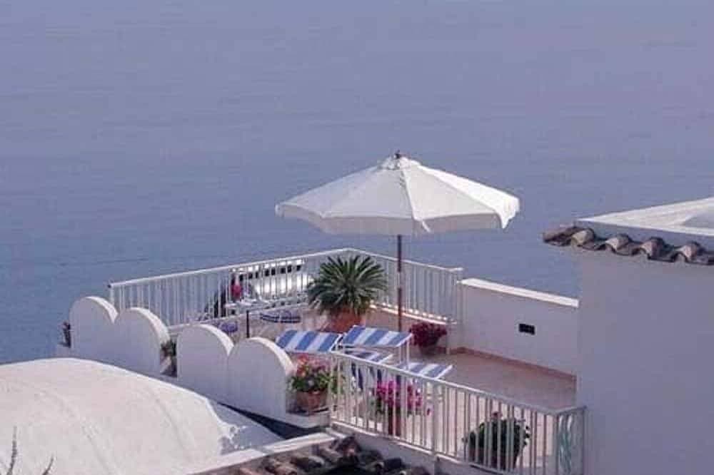Foto 10 von 14: A beautifully decorated studio flat with breathtaking seaview terrace