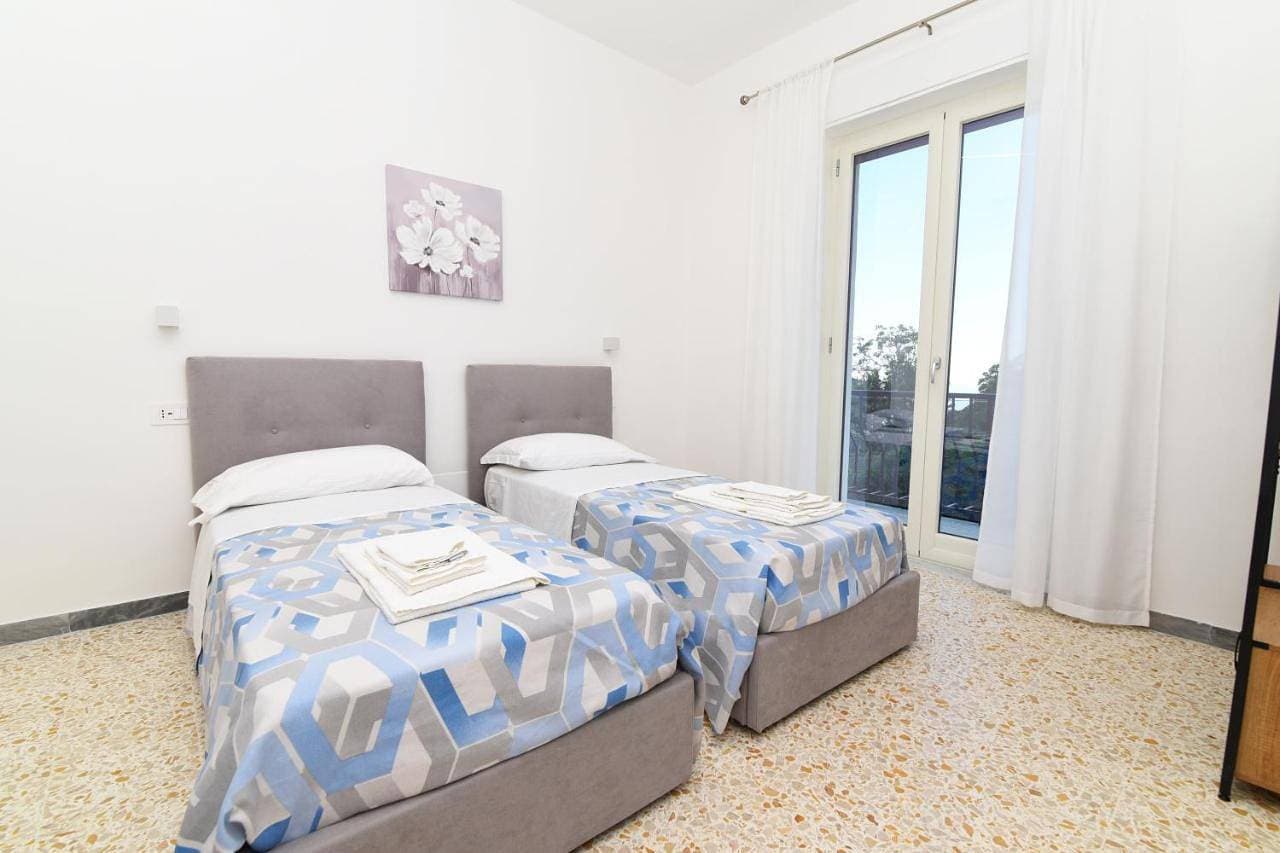 Foto 5 von 49: Two-Bedroom Apartment