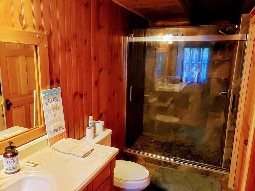 Foto 8 von 23: Rustic Log Cabin #3 - \"The Lodge\"