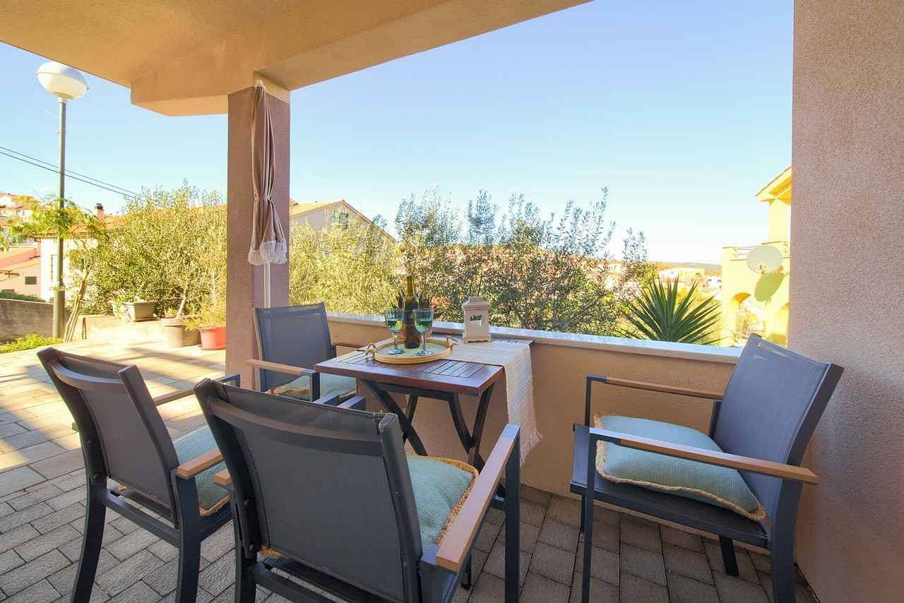 Foto 3 von 25: Ferienwohnung mit Balkon und Klimaanlage