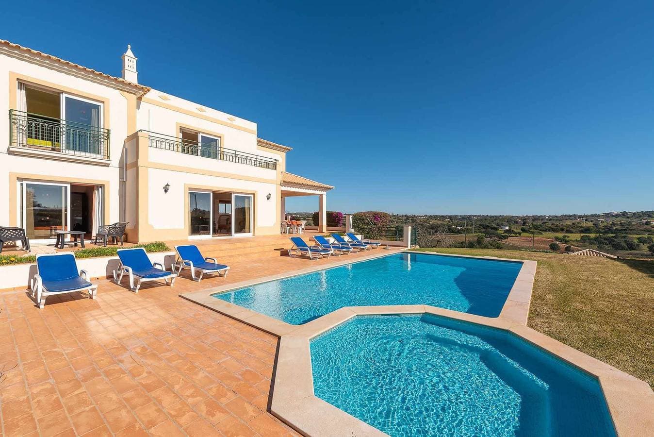 Foto 3 von 29: Villa 'Água' mit Bergblick, WLAN und Klimaanlage