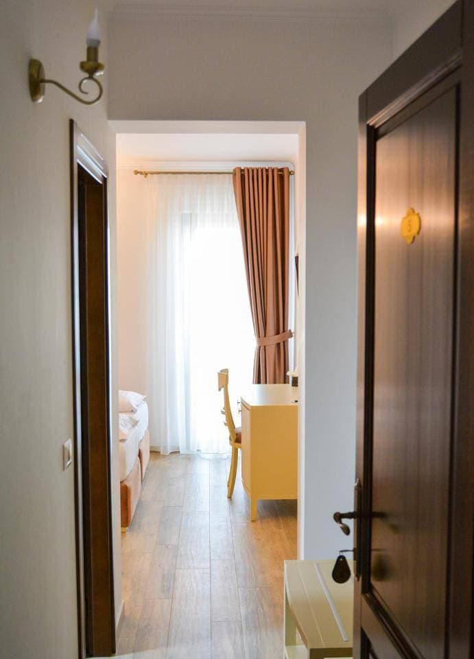 Foto 6 von 14: Double Room with Private Bathroom