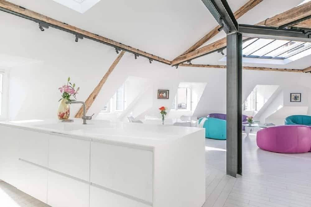 Foto 5 von 30: A Striking Sunlit Haussmann Penthouse- Luxury Living In Monceau Champs Elysees