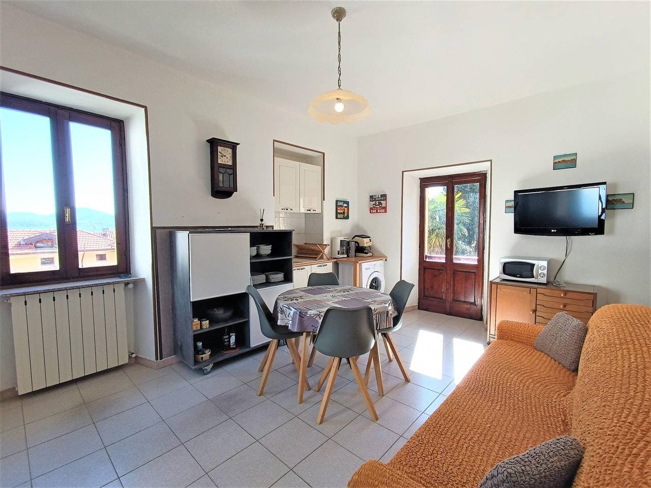 Foto 3 von 17: Ferienwohnung für 4 Personen mit Seeblick