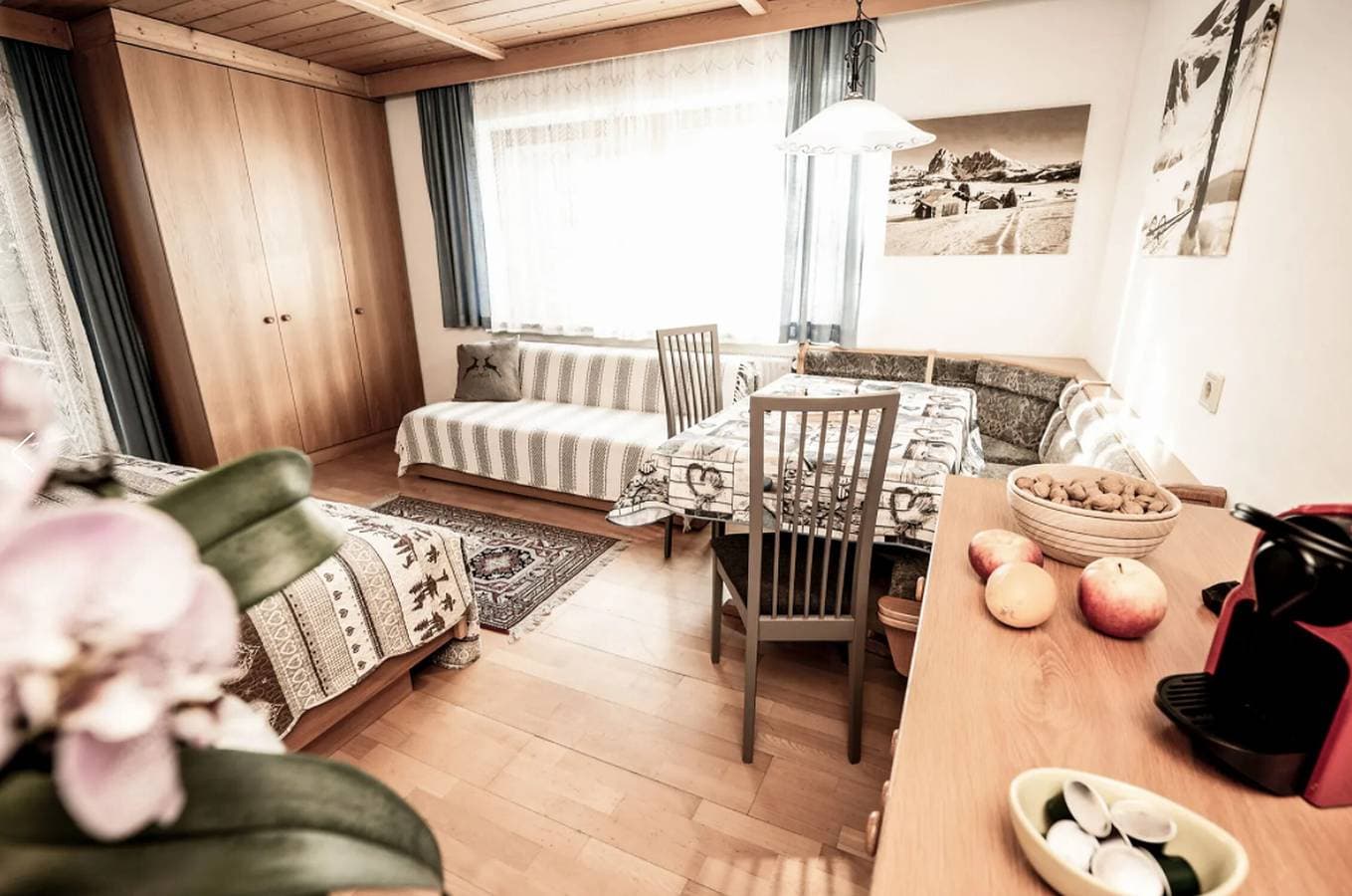 Foto 6 von 26: Ferienwohnung "Bergfrieden 2 B" mit Bergblick, Pool, WLAN, Terrasse & Garten