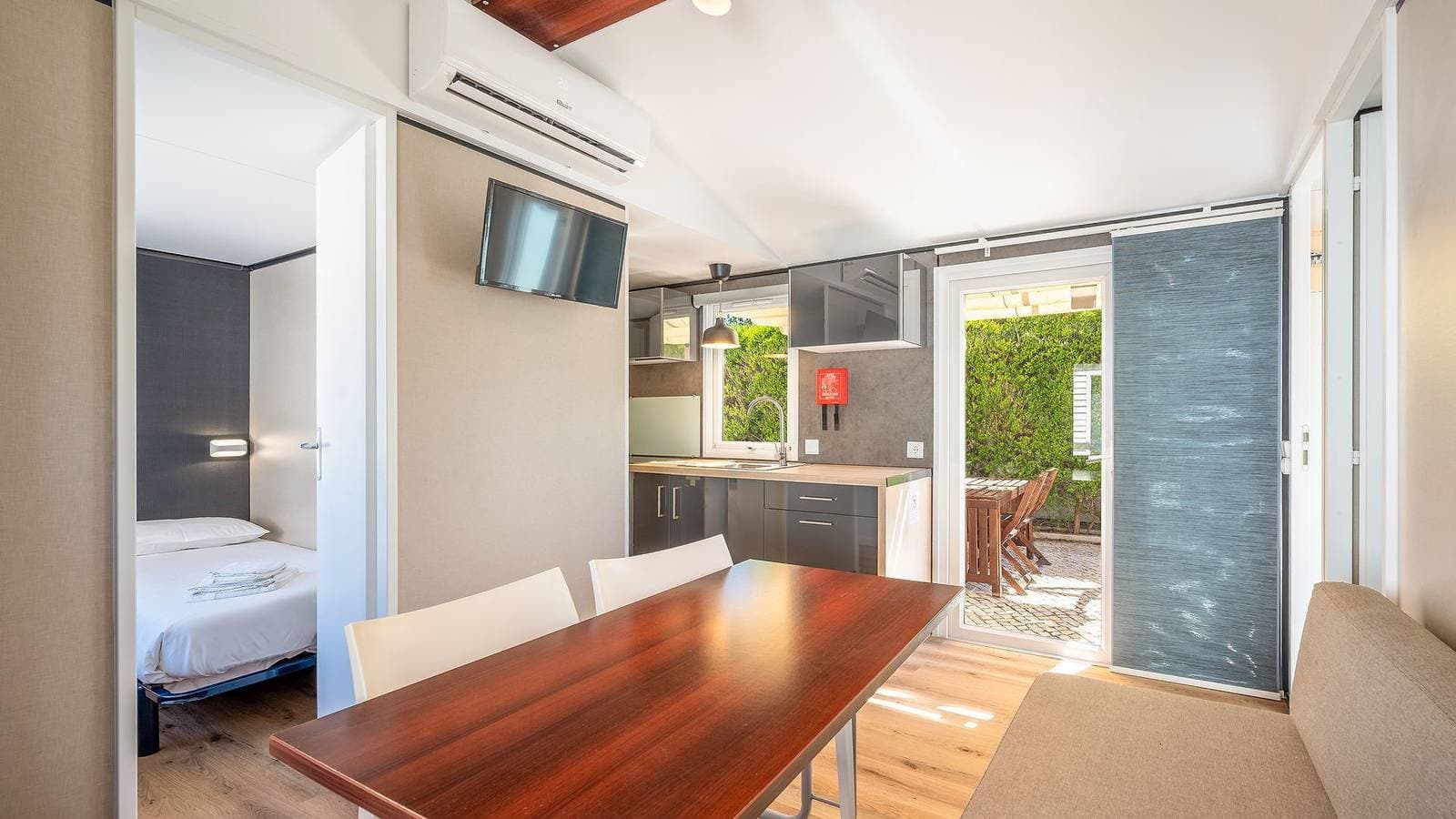 Foto 9 von 41: Ferienhaus für 4 Personen mit Pool