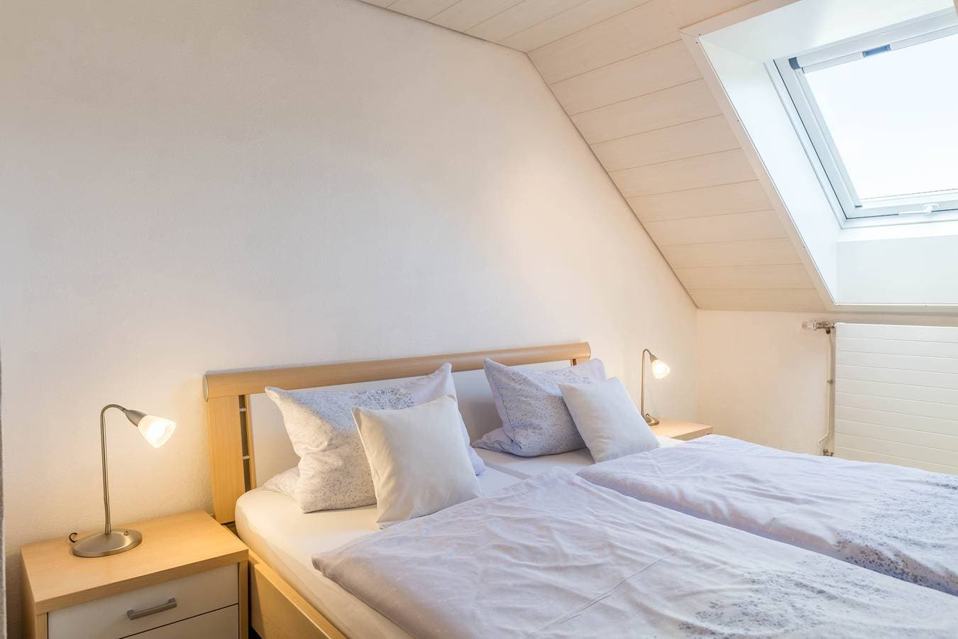 Foto 10 von 26: Gemütliche Ferienwohnung "Zum Seeblick" in Seenähe mit Bergblick, WLAN & Garten