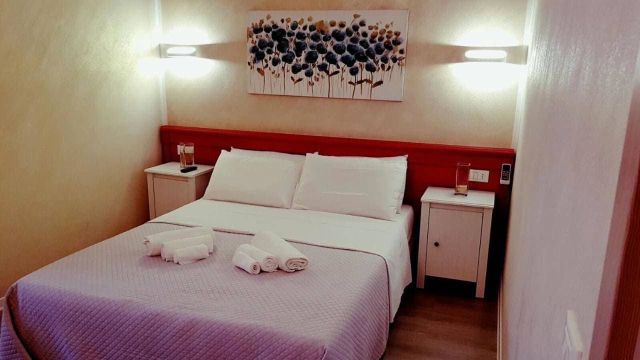 Foto 4 von 14: Double Room with Private Bathroom