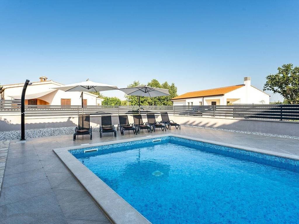 Foto 11 von 42: Villa in Sveti Lovreč mit Schwimmbecken