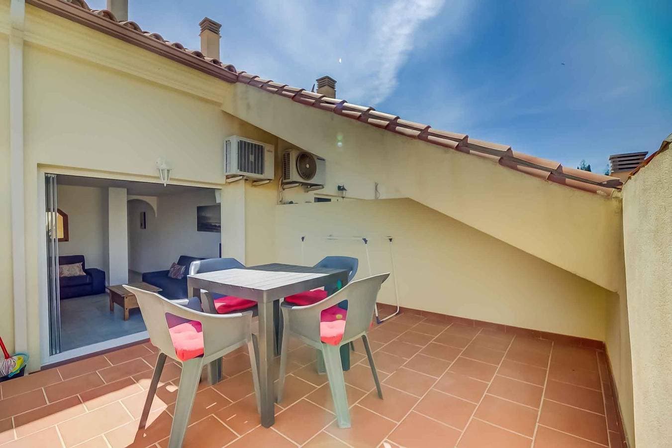 Foto 3 von 31: Ferienwohnung für 5 Personen mit Pool