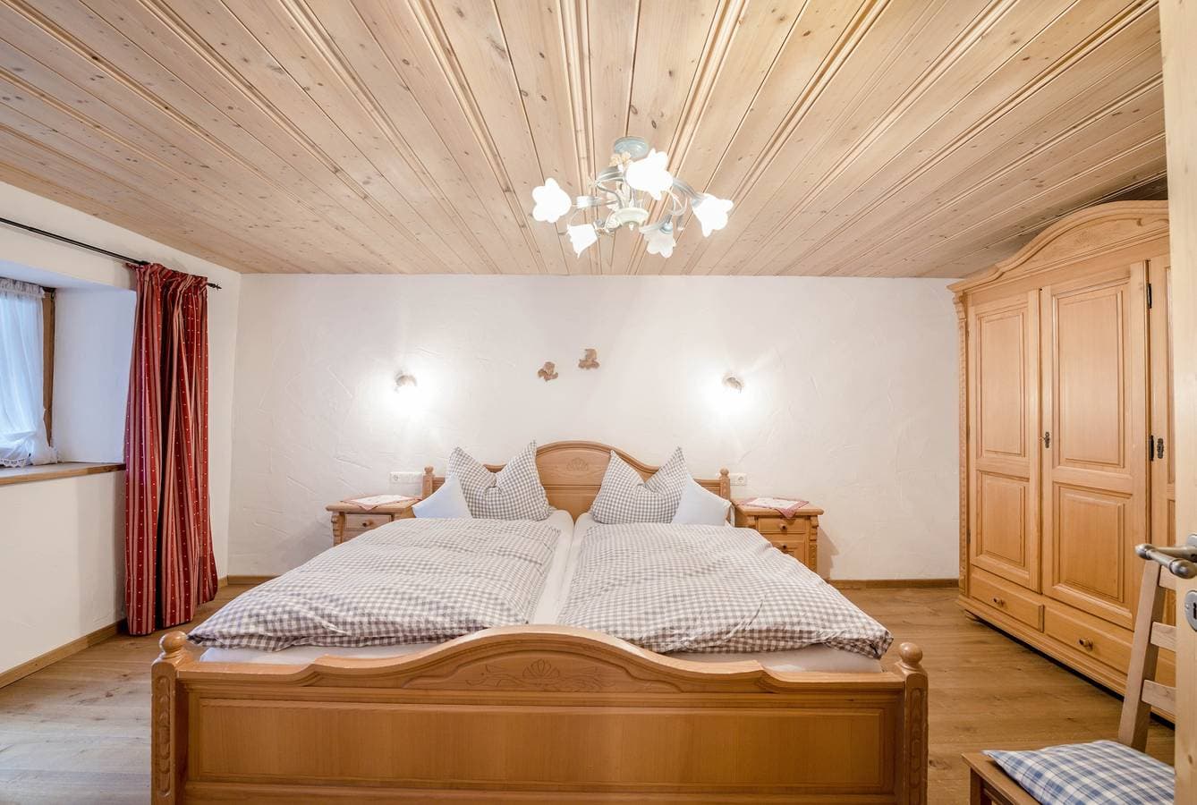 Foto 12 von 25: Ferienwohnung Waxenstein mit Balkon, Bergblick und WLAN