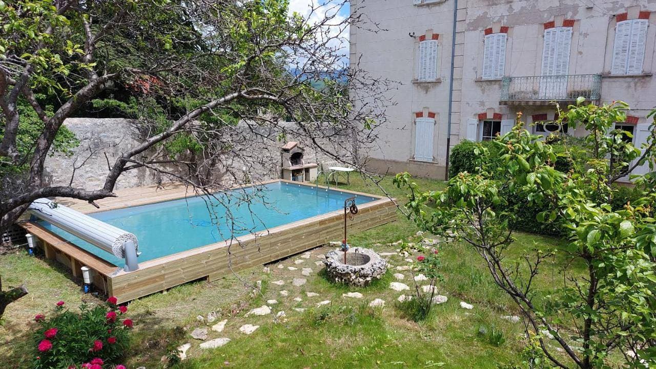 Appartement dans maison de caractère avec piscine 1