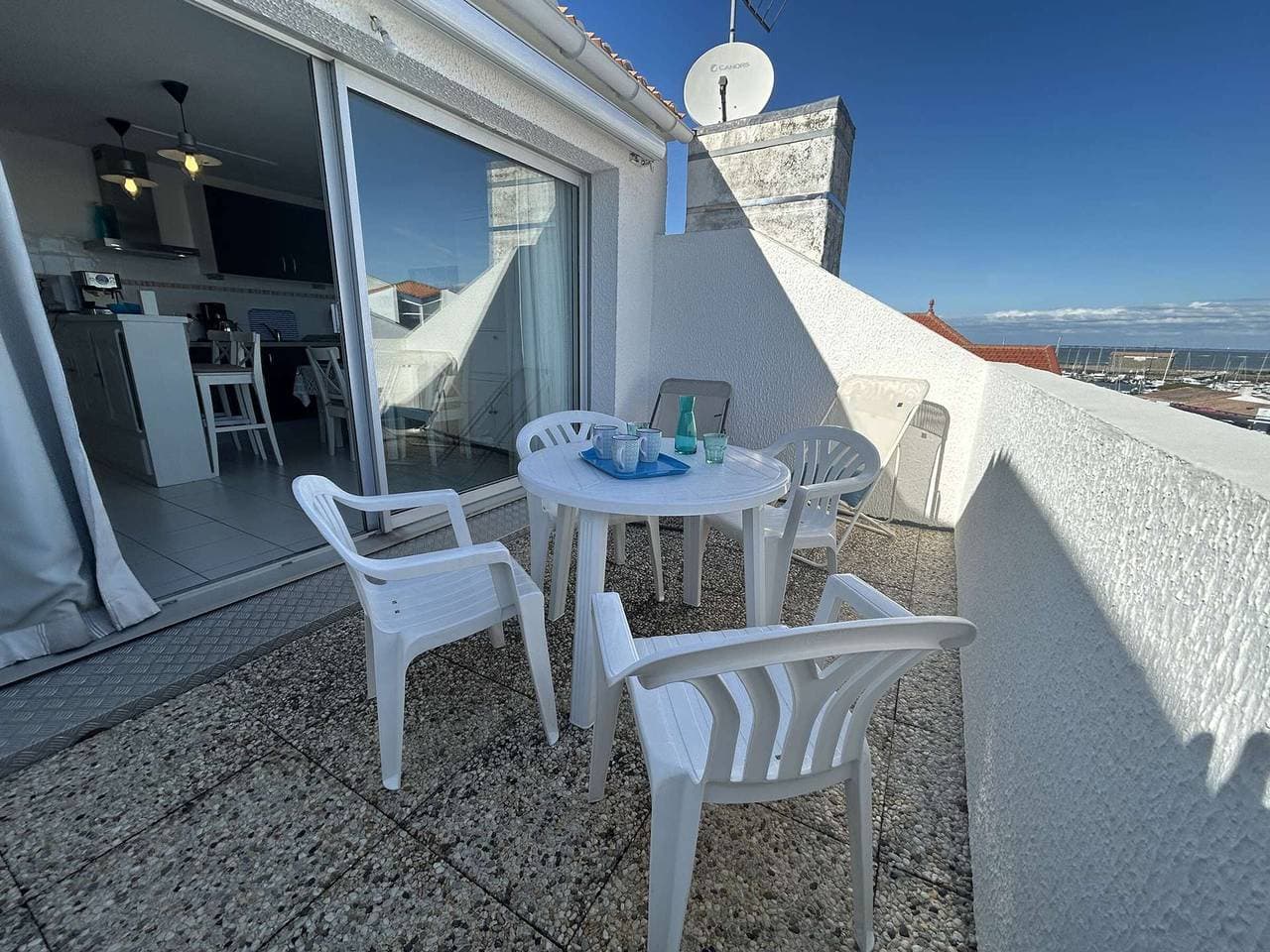 2-Zimmer-Wohnung mit Balkon und Privatparkplatz 1