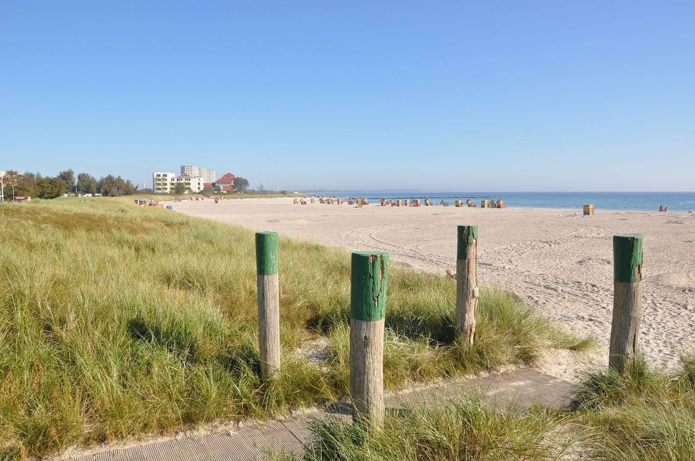 Foto 10 von 16: 1-Zimmer-Ferienwohnung "Haven Stuuv" am Südstrand Burgtiefe mit Yachthafenblick