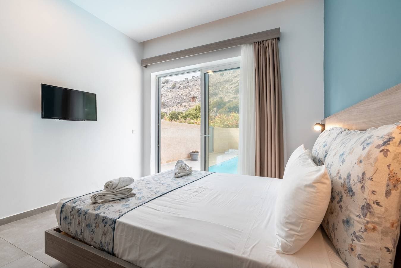 Foto 10 von 23: Ferienwohnung 'Tesoro Del Mare mit Privat Pool 1' mit Bergblick, WLAN und Klimaanlage