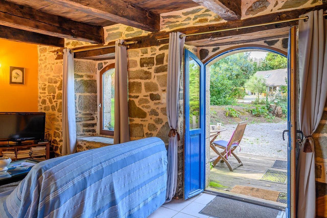 Foto 4 von 17: „Petite Maison & Wellnessbereich“ mit Whirlpool, WLAN, Terrasse & privatem Garten
