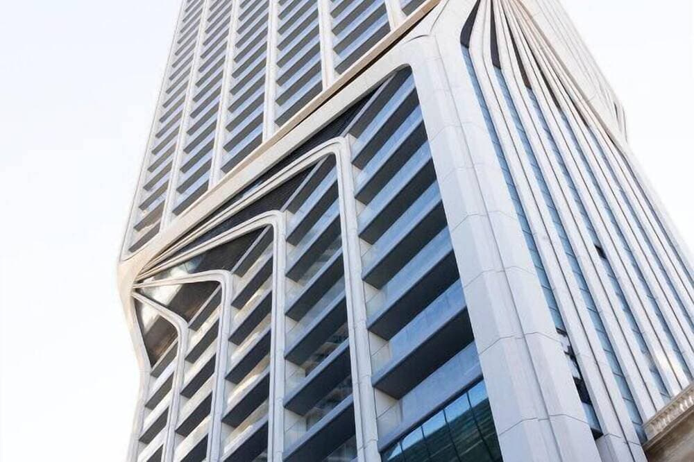 Foto 12 von 30: Mercury Tower Exclusive 1Br w/Rooftop Pool by ArcoCollection
