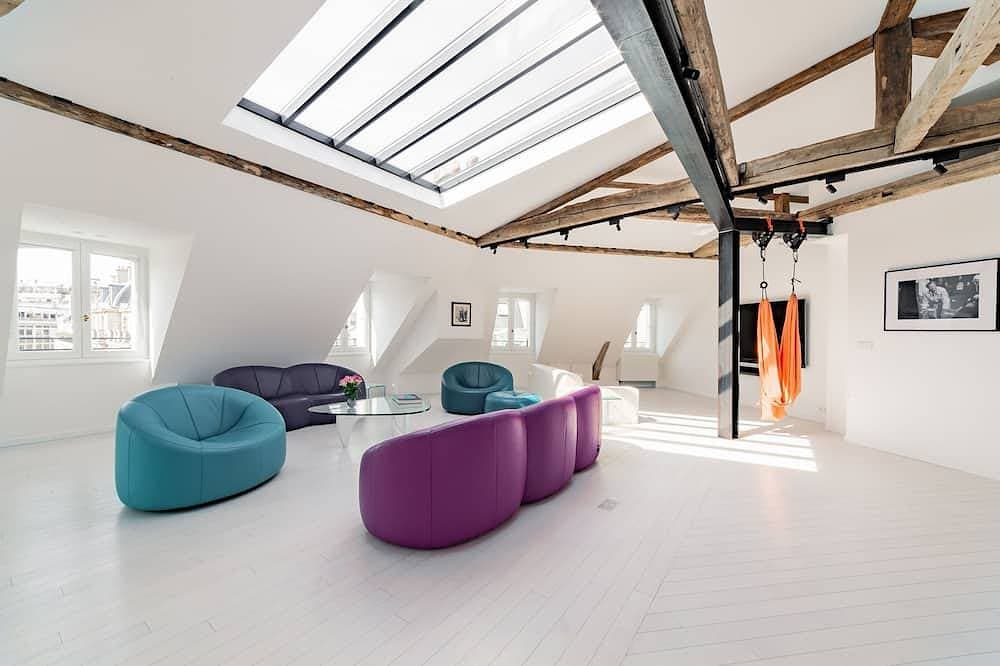Luxury Penthouse Paris with glass roof, near Élysée Palace, 6 guests 1