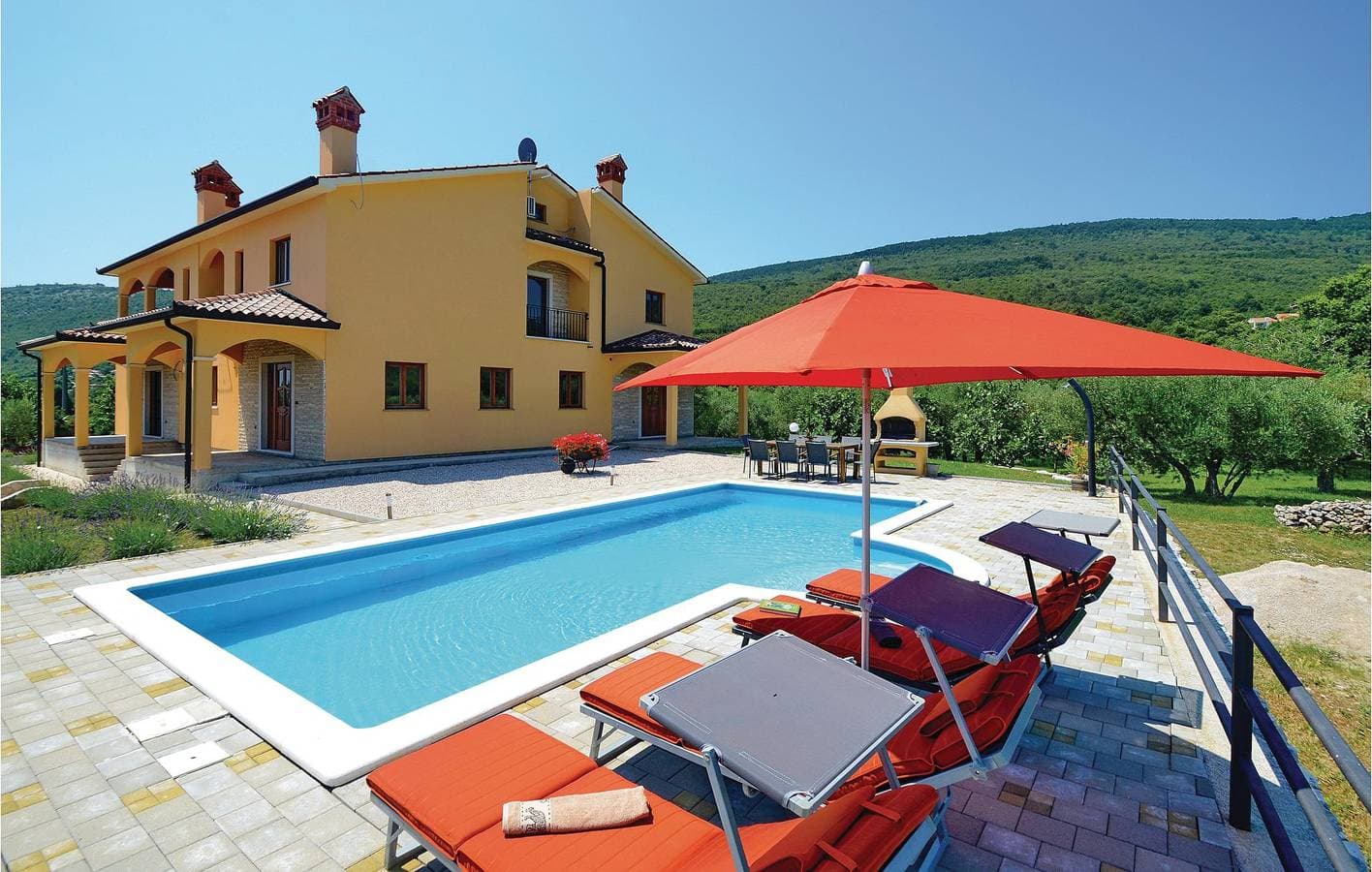 Nur 1 km vom Strand entfernt: Gemütliche Ferienwohnung mit Pool, WLAN und Terrasse 1