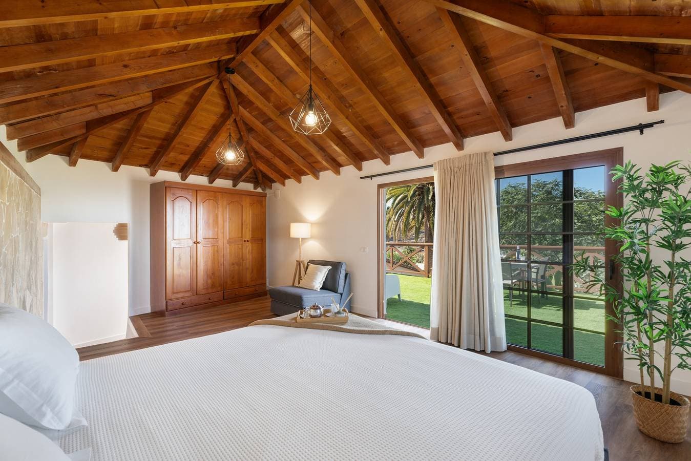 Foto 10 von 34: Villa 'Gardel - Suite' mit Meerblick, Teideblick, Gemeinschaftspool und WLAN
