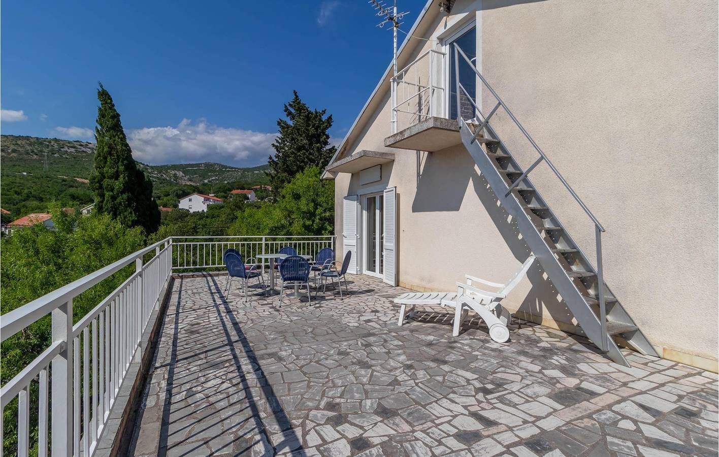 Foto 12 von 32: Gemütliche Ferienwohnung mit Meerblick, Terrasse und Parkplatz – in der Nähe von Klenovica