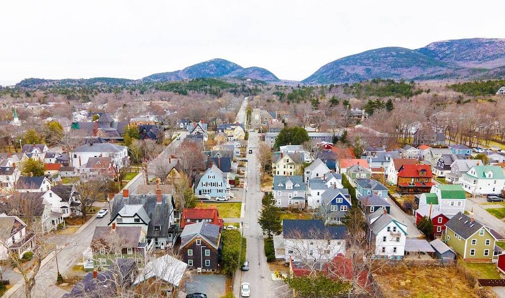 Foto 6 von 21: Renovated downtown Bar Harbor apartment, park and walk to shops and restaurants.