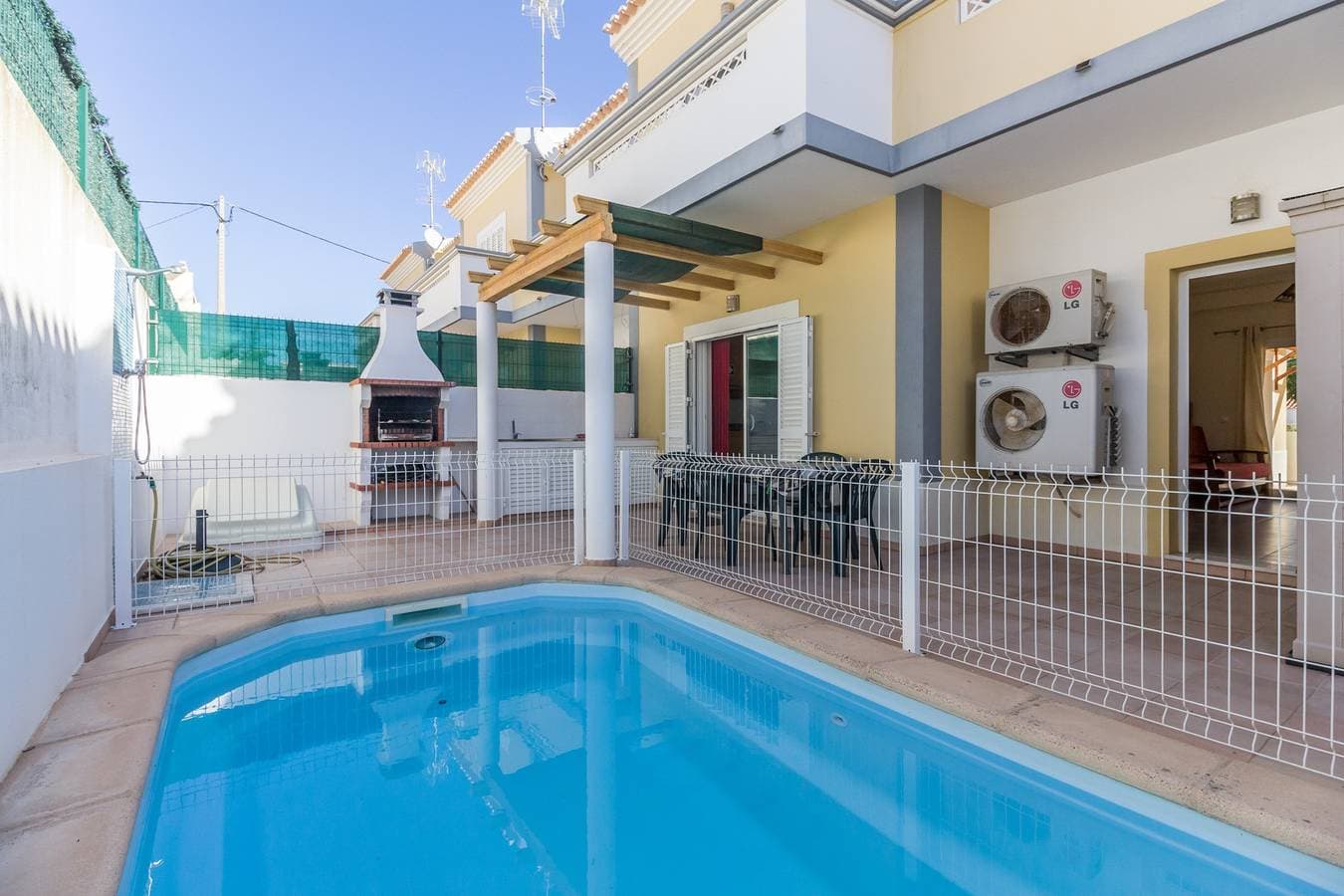 Foto 3 von 22: 3 Schlafzimmer Villa mit privatem Pool by AlgarveManta (25V3)