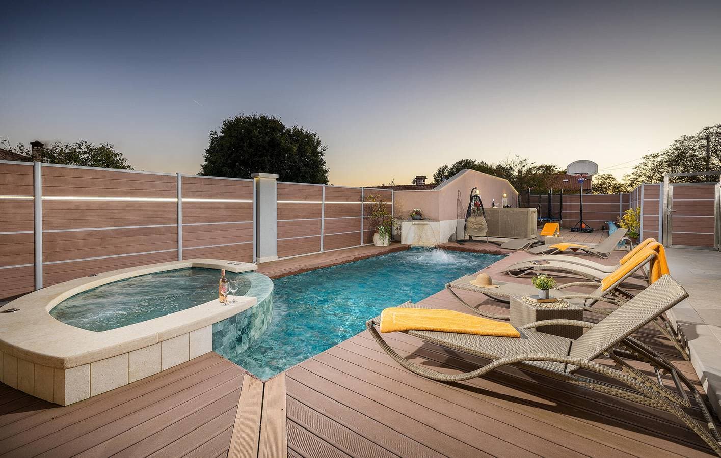 Foto 4 von 50: Geräumige 125 m² große Wohnung mit Pool, WLAN und Parkplatz