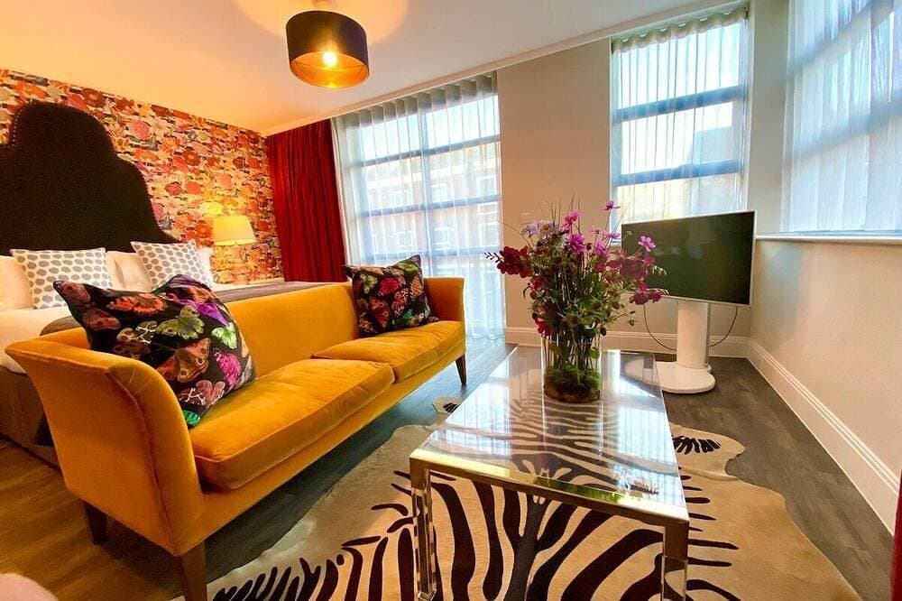 Luxurious Studio Apartment inc Free Parking & WiFi 1