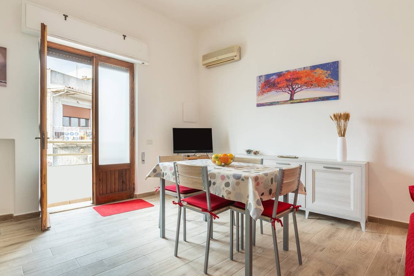 Foto 2 von 23: Ferienwohnung 'Il Decimomiglio' mit Balkon