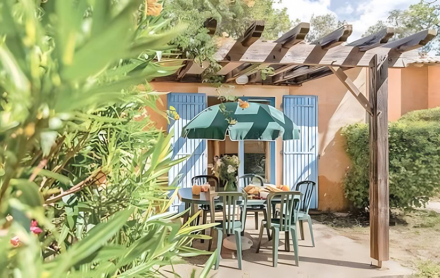 Foto 6 von 16: Ferienhaus „21 Les Mazets de Gaujac“ mit Gemeinschaftspool und Garten