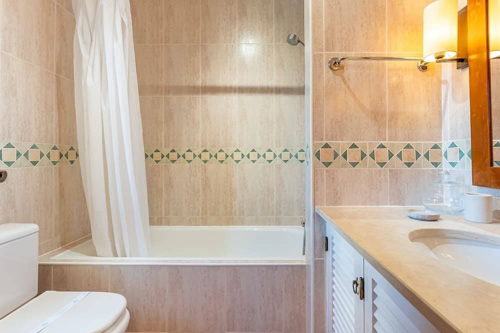 Foto 10 von 30: 2 Bdr House W/Terrace in Praia Verde by LovelyStay