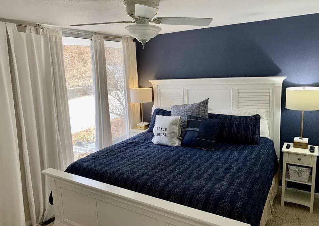 Foto 3 von 8: Couples Waterfront Condo Saugatuck Kayak-Beach-hike-kayak  Outdoor Heated Pool