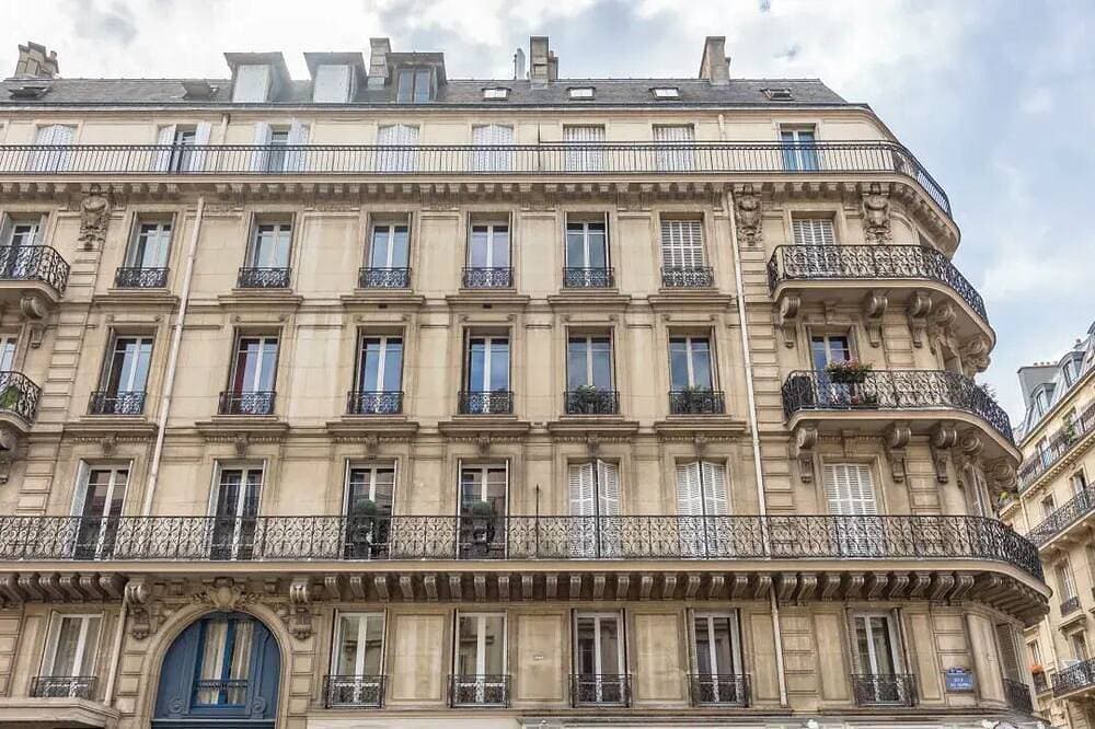 Foto 12 von 16: Stylish City Lights Escape – 2-Bedroom Gem In Central Paris