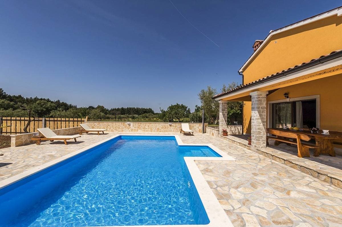 Foto 6 von 37: Geräumige Villa Marija Kloštar mit Privatem Pool