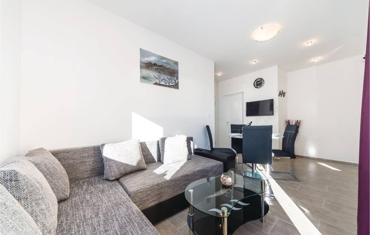 Foto 9 von 32: Apartment am Meer mit Terrasse, Küche und Parkplatz – 2,5 km von Novigrad entfernt