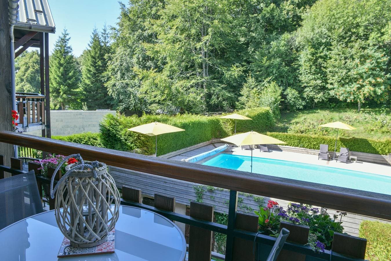 Foto 5 von 24: Ferienwohnung 'L'ourson' mit Bergblick, Gemeinschaftspool und Wi-Fi