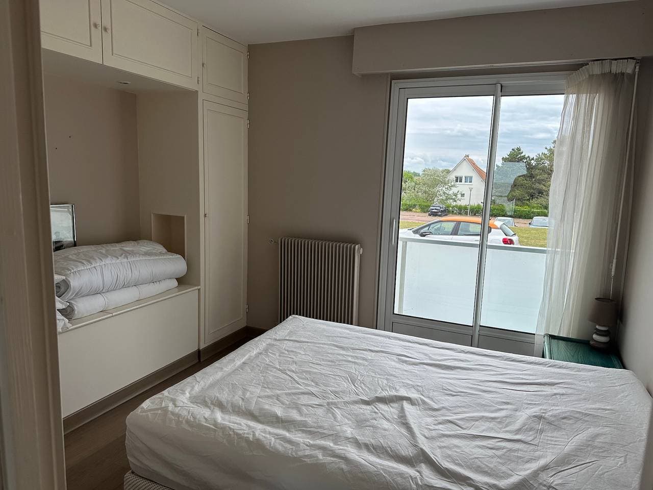 Foto 4 von 13: 2-Zimmer-Wohnung mit Meerblick, Loggia, Parkplatz und voller Ausstattung