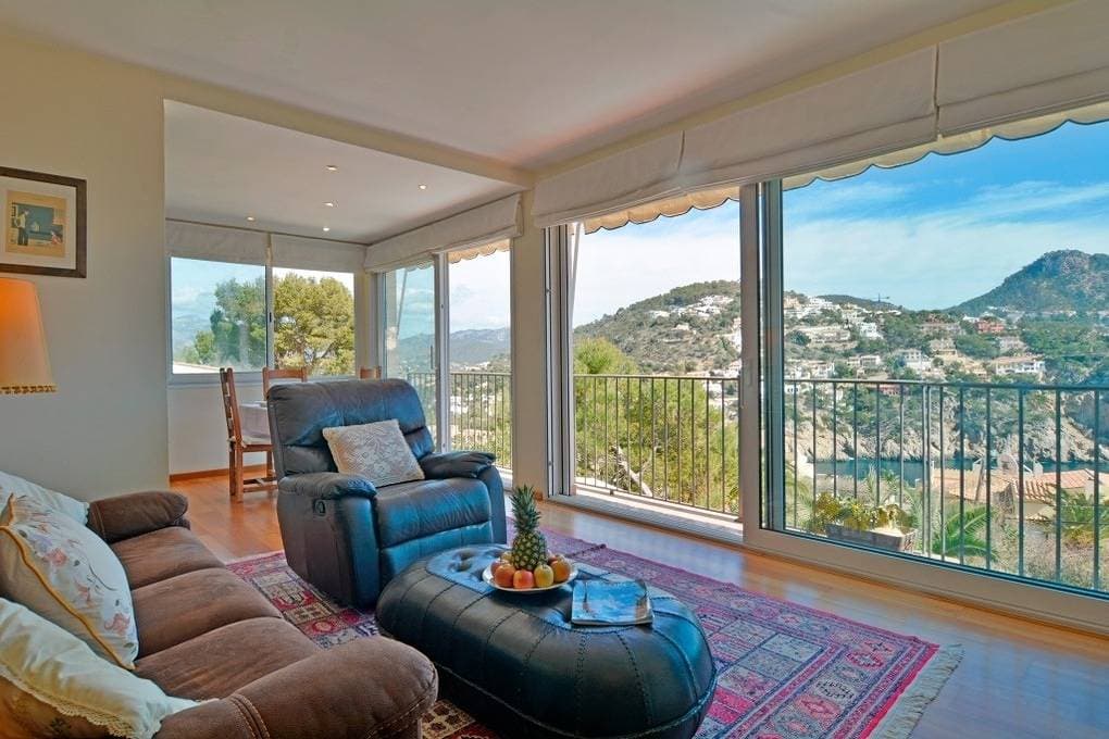 Foto 7 von 25: Charming Villa with Sea Views & Pool. Up to 7 Guests