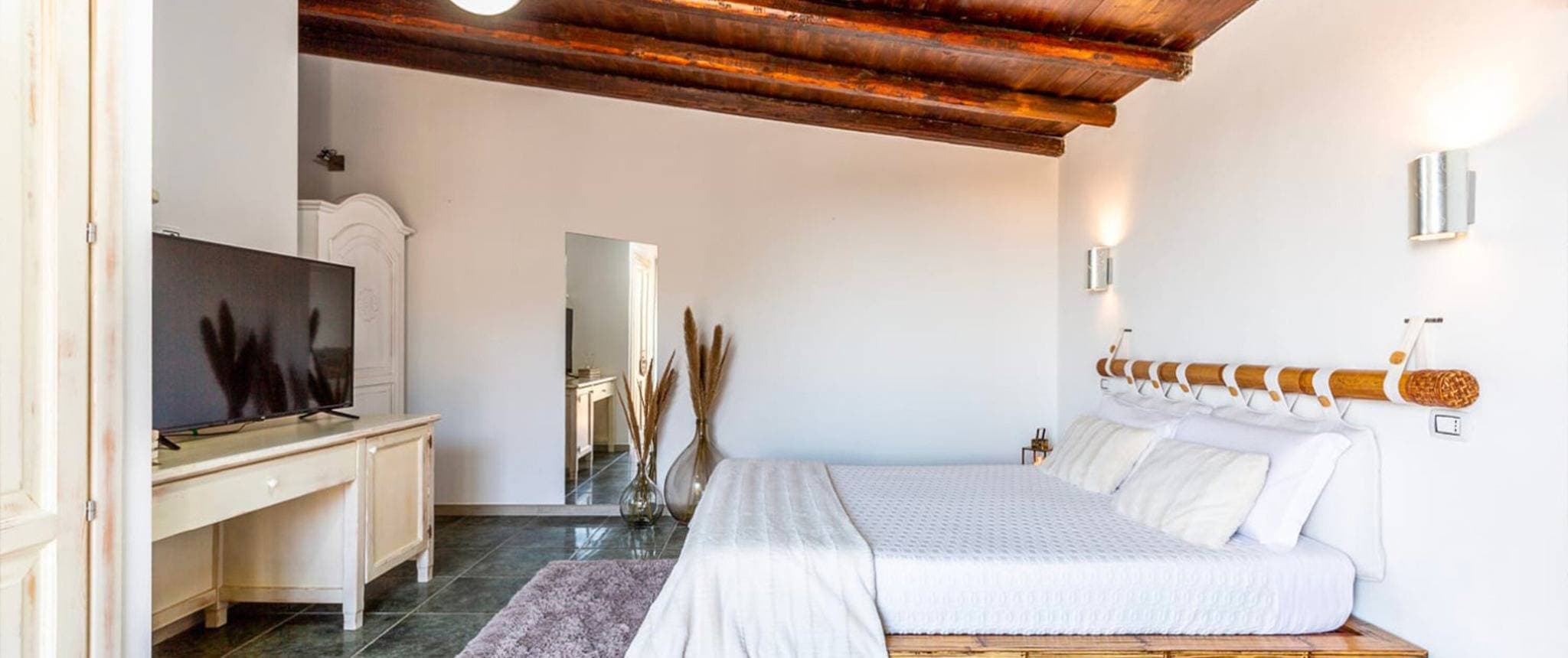 Foto 7 von 19: Zimmer „Suite Ulivo“ mit Bergblick, WLAN und Klimaanlage