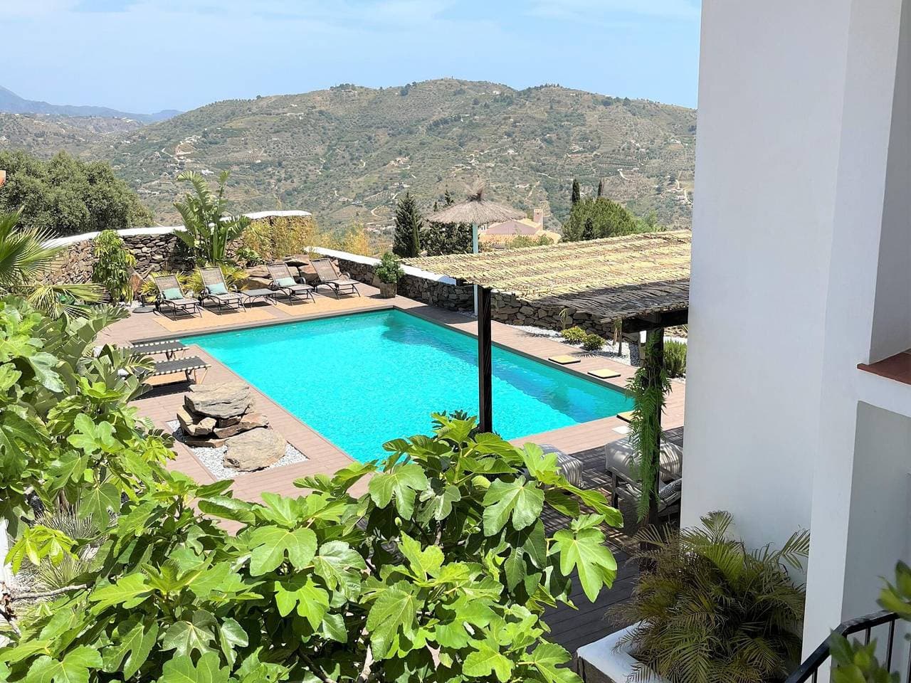 Villa in der Nähe von Sayalonga am Meer 1